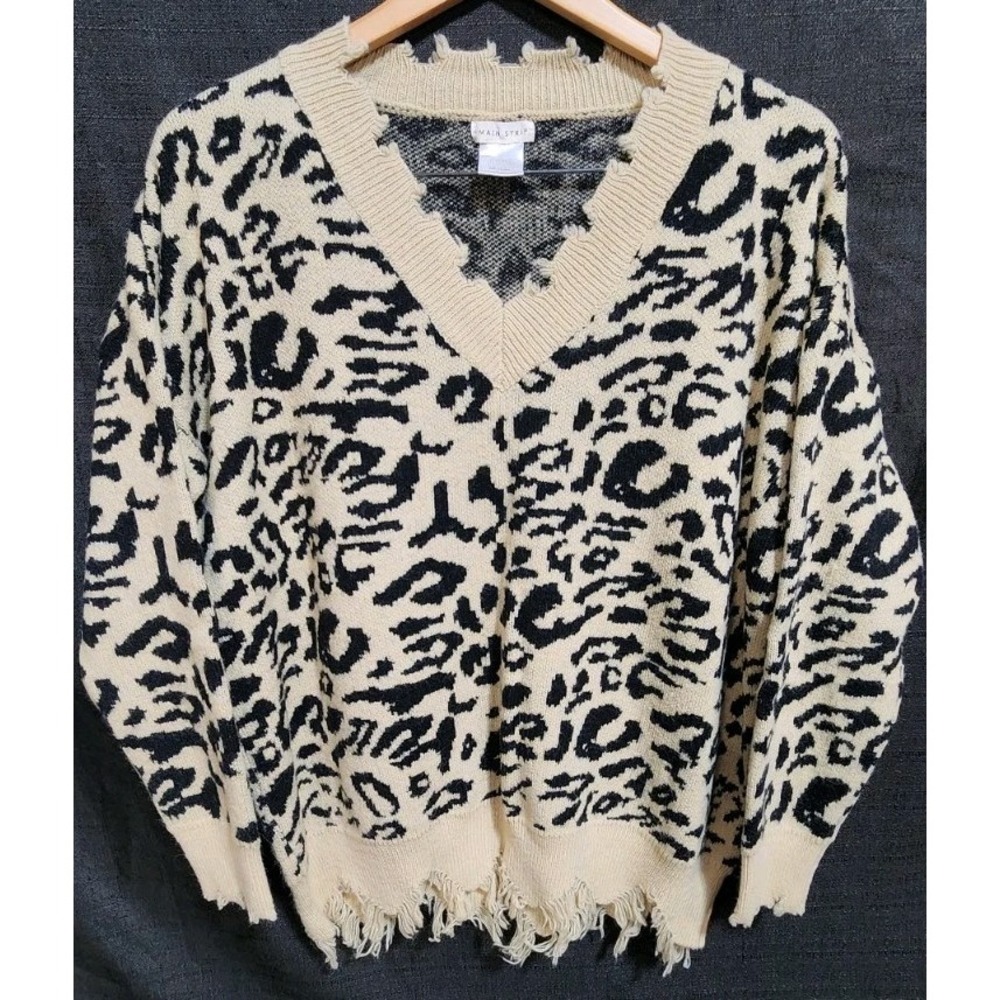 Main Strip Leopard Print Frayed Sweater Women's Cream‎ Tan and Black V Neck Lrg